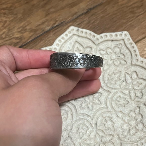 HAND CRAFTED NAPKIN RINGS - Picture 2 of 6